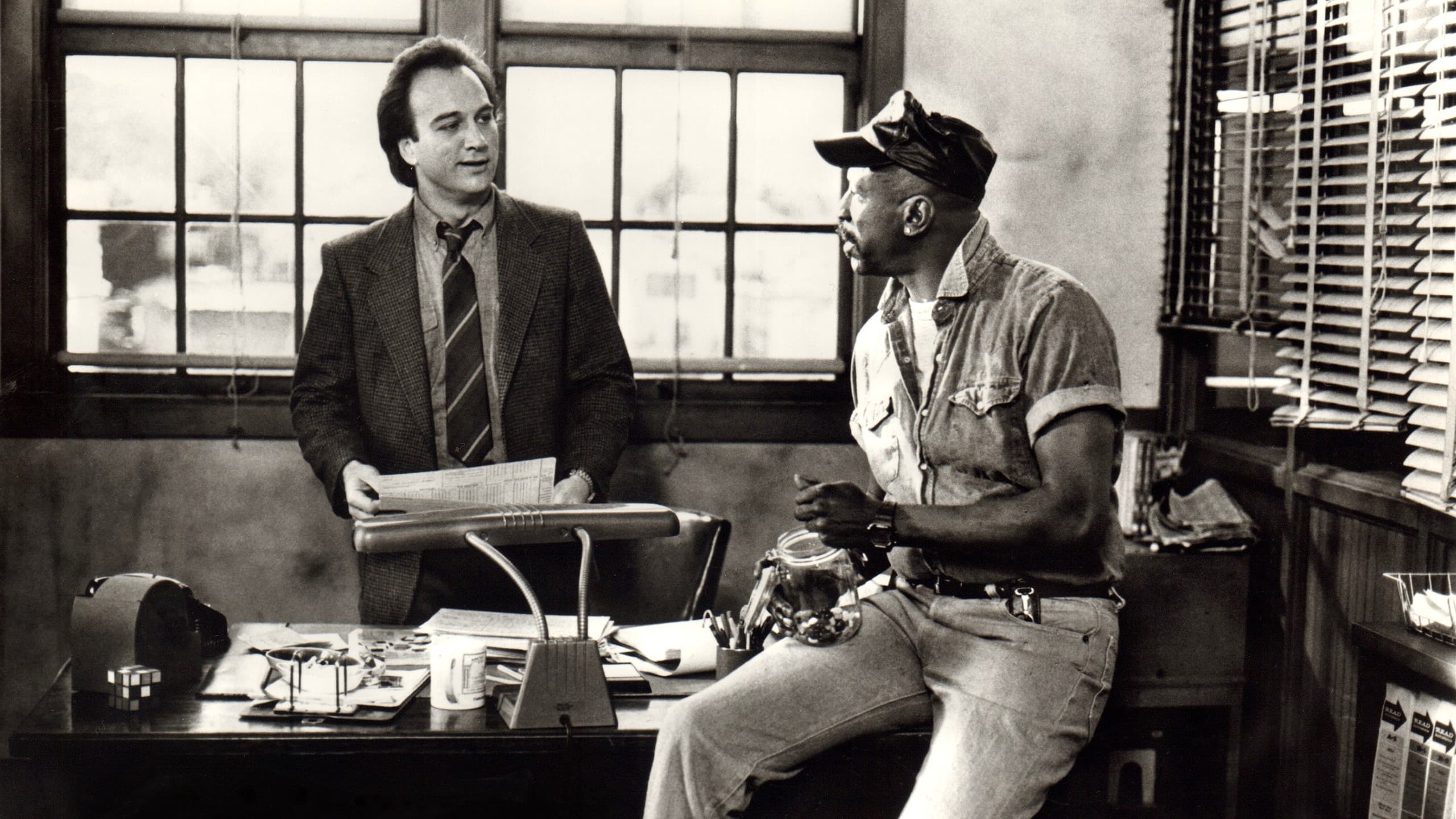 Med ryggen mot veggen